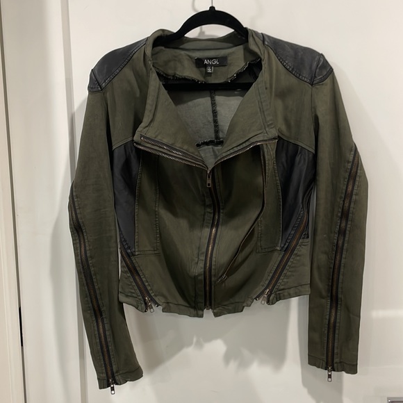 Edgy Jacket - Picture 4 of 9